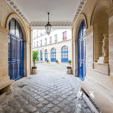 Apartament Veeve - A La Mode Retreat By The Seine Paryż