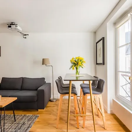 Veeve - A La Mode Retreat By The Seine